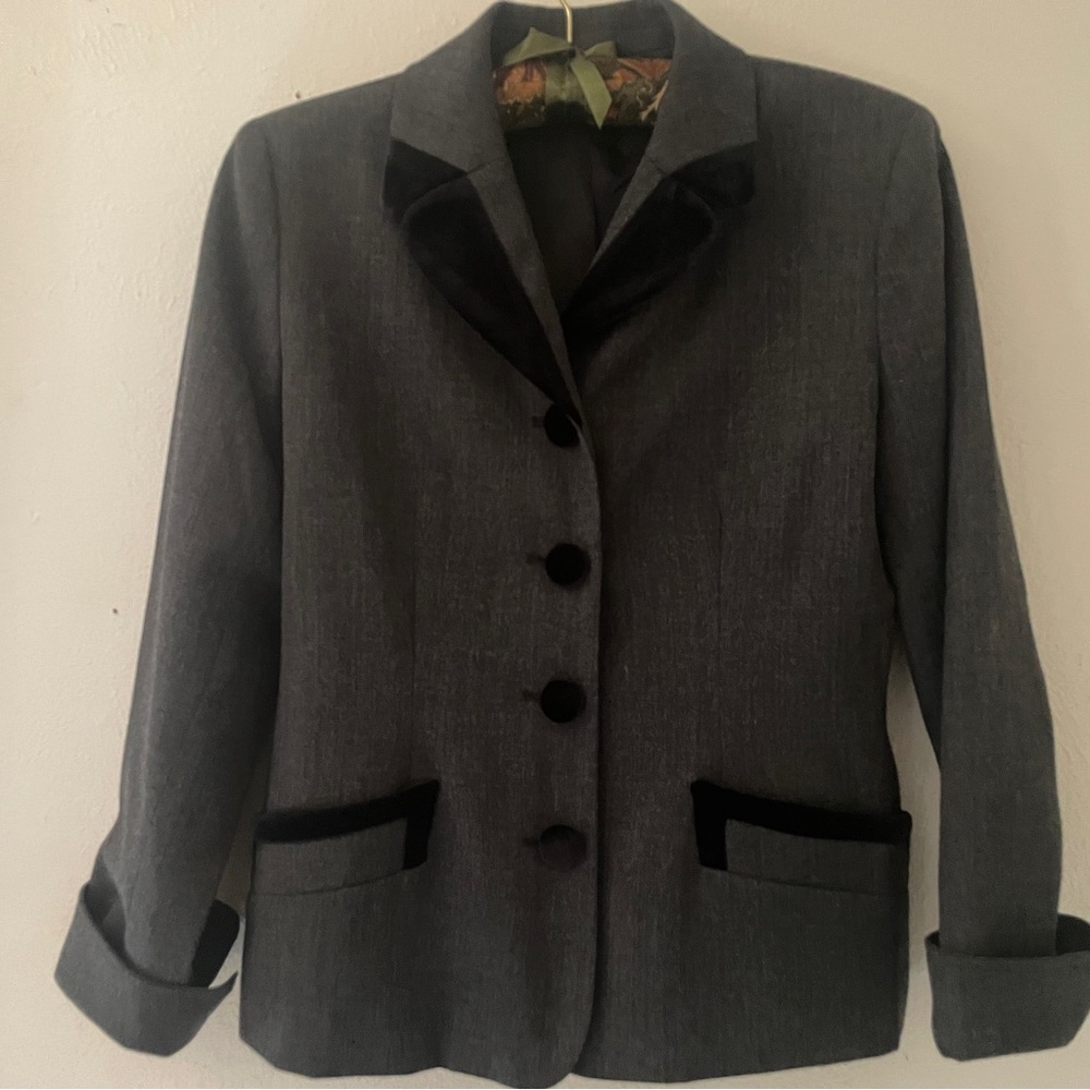 Vintage Harvé Benard Wool Blazer Petite 6 Gray Black Velvet Trim